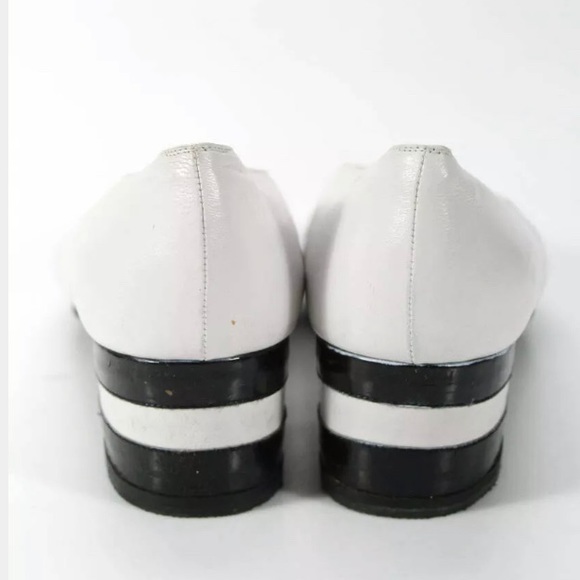 🔥🔥🔥’CHANEL”🔥🔥COLOR BLOCK HEEL🔥🔥🔥 - Picture 2 of 5